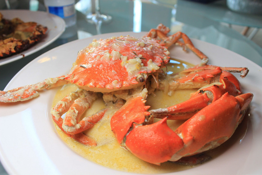 【高雄美食】蟹皇宴CrabParty，足足一台斤重的肥美沙公，特製醬汁讓人吮指回味，每日限量。 @小腹婆大世界