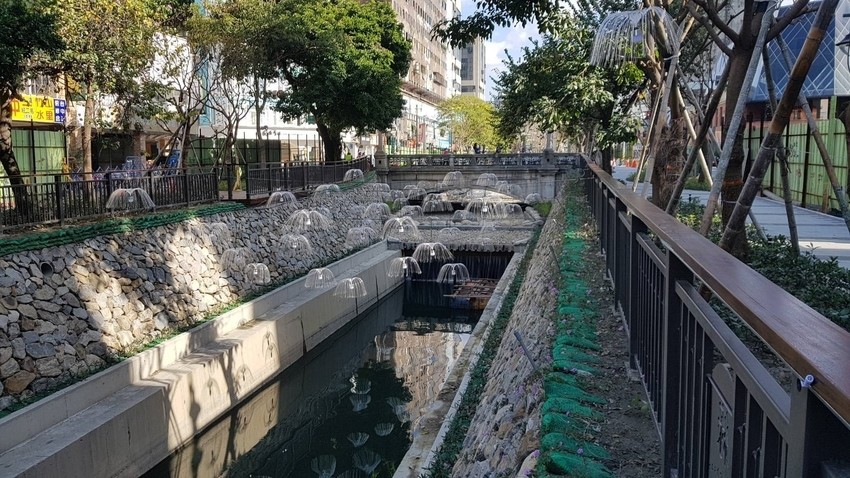 蝴蝶來了～台中熱門景點。2018綠川柳川點燈音樂會。新盛綠川水岸 柳川水岸 廊道浪漫燈海台中旅遊打卡熱點,台中花博的蝴蝶先飄來了～