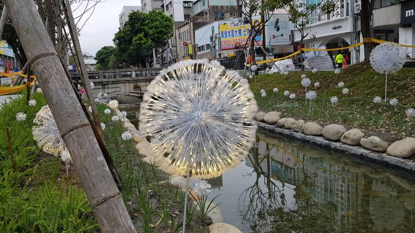 蝴蝶來了～台中熱門景點。2018綠川柳川點燈音樂會。新盛綠川水岸 柳川水岸 廊道浪漫燈海台中旅遊打卡熱點,台中花博的蝴蝶先飄來了～