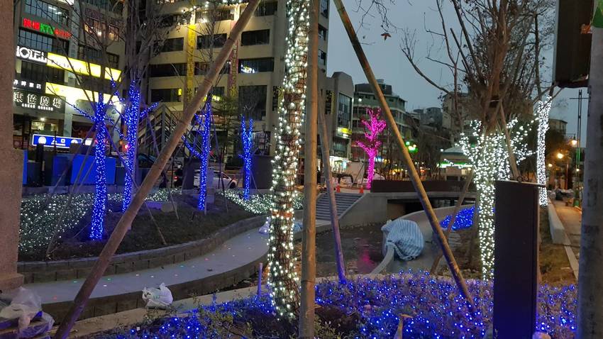 蝴蝶來了～台中熱門景點。2018綠川柳川點燈音樂會。新盛綠川水岸 柳川水岸 廊道浪漫燈海台中旅遊打卡熱點,台中花博的蝴蝶先飄來了～