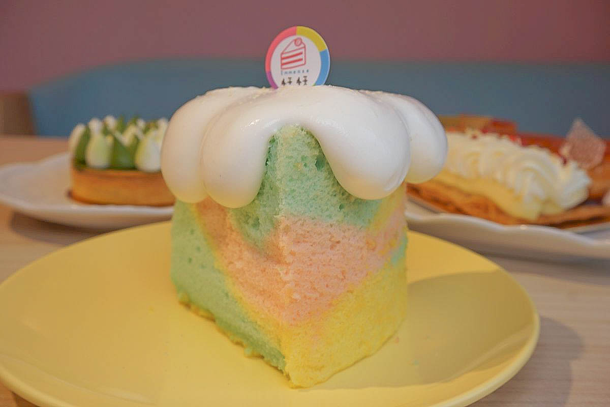 網美IG打卡去｜Immense恬恬：三層樓粉嫩蛋糕、糖果鞦韆、彩虹跑道、杯杯燈牆、雲朵蛋糕、馬卡龍椅子、富士山飲品！