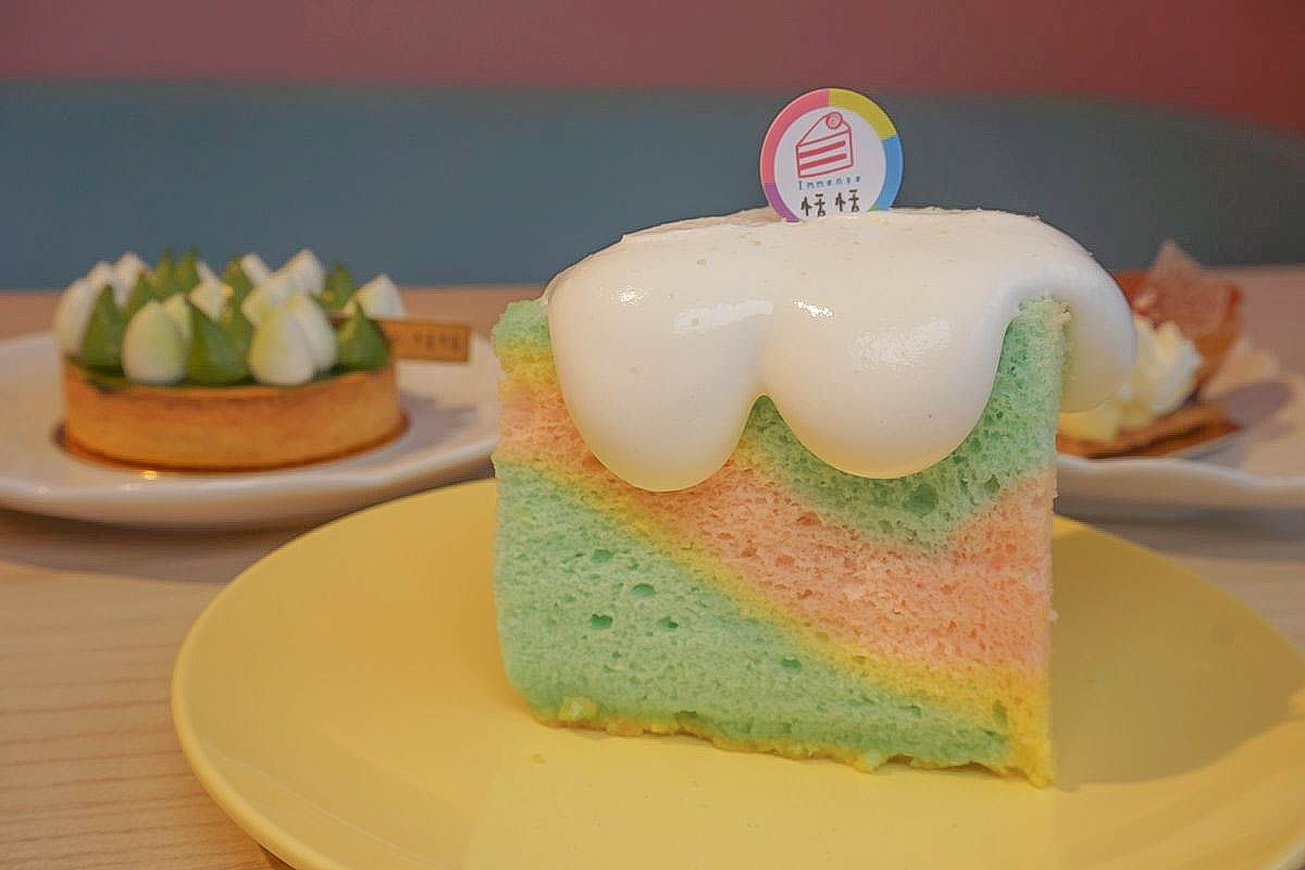 網美IG打卡去｜Immense恬恬：三層樓粉嫩蛋糕、糖果鞦韆、彩虹跑道、杯杯燈牆、雲朵蛋糕、馬卡龍椅子、富士山飲品！
