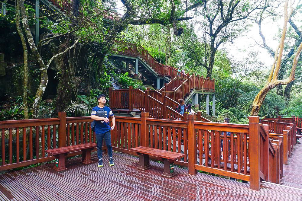 新竹景點》青蛙石天空步道～涼爽消暑景點:輕鬆版森林步道,玻璃彩虹步道,瀑布峽谷景觀
