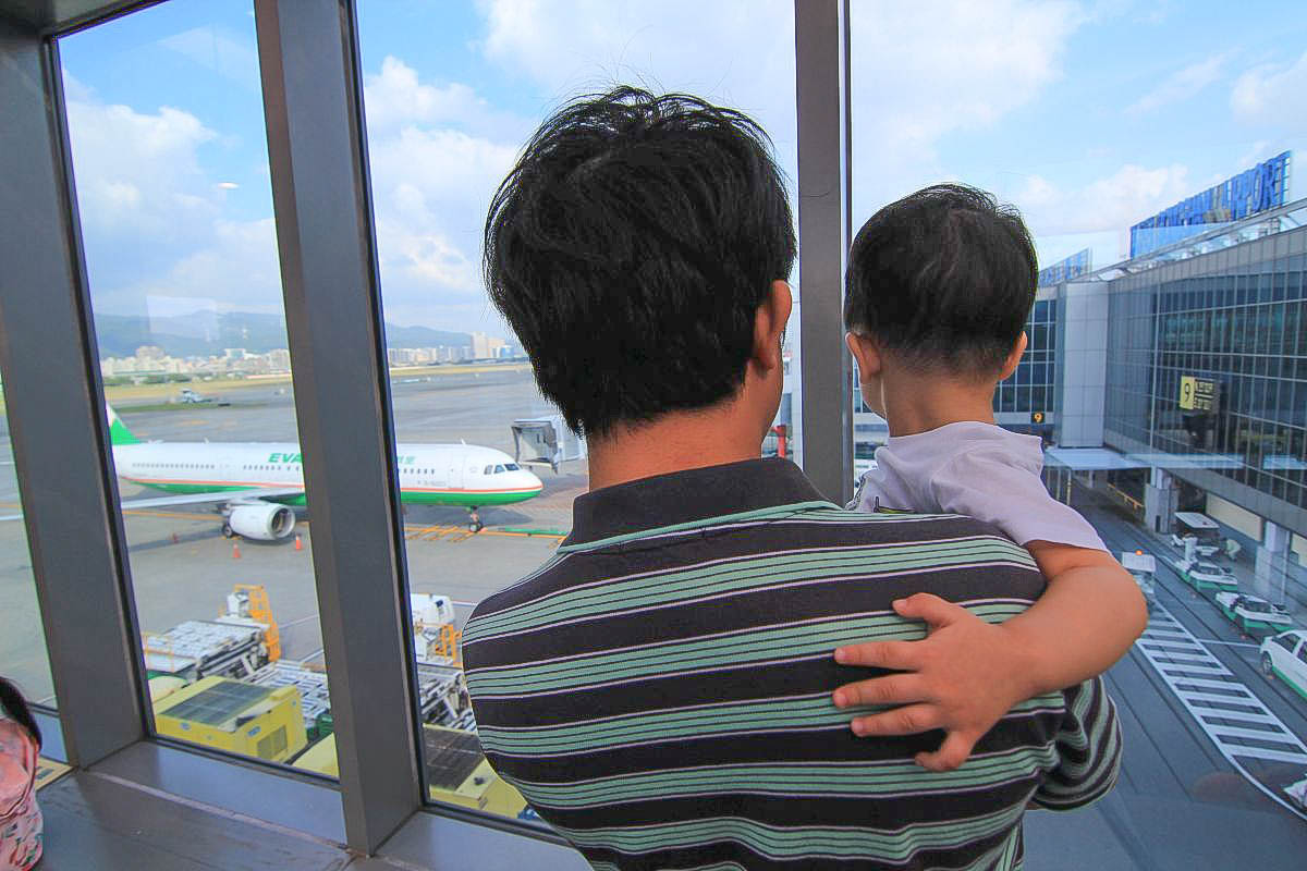 [台北親子免費景點] 來去松山機場追飛機：超可愛觀景台～3D彩繪牆、無障礙空間帶小朋友安全追飛機！