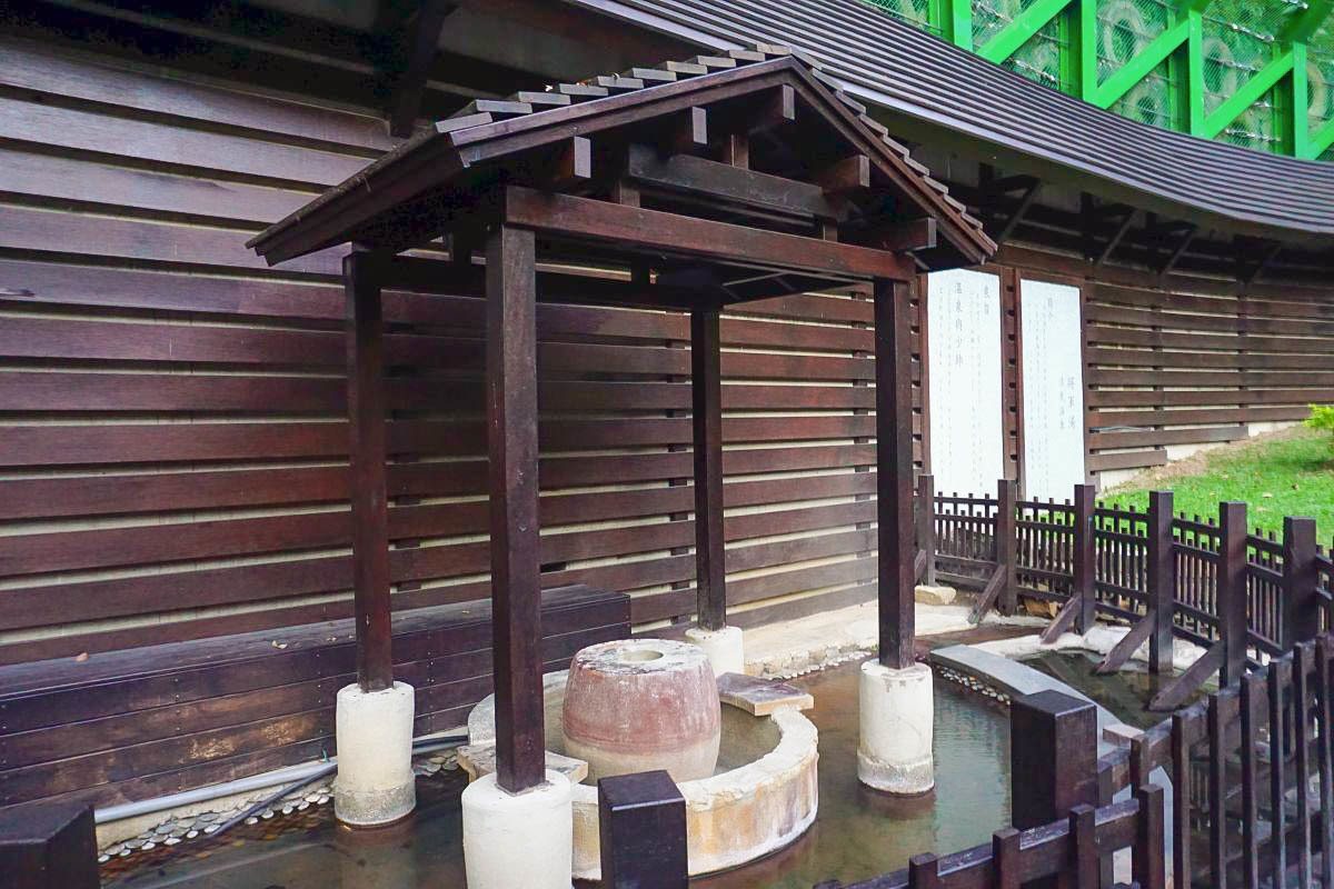 新竹泡湯去｜五峰清泉溫泉會館：試營運到十一月通通免費！超美的大眾湯、免費足湯、部落市集吃美食、超好拍的日式建築！