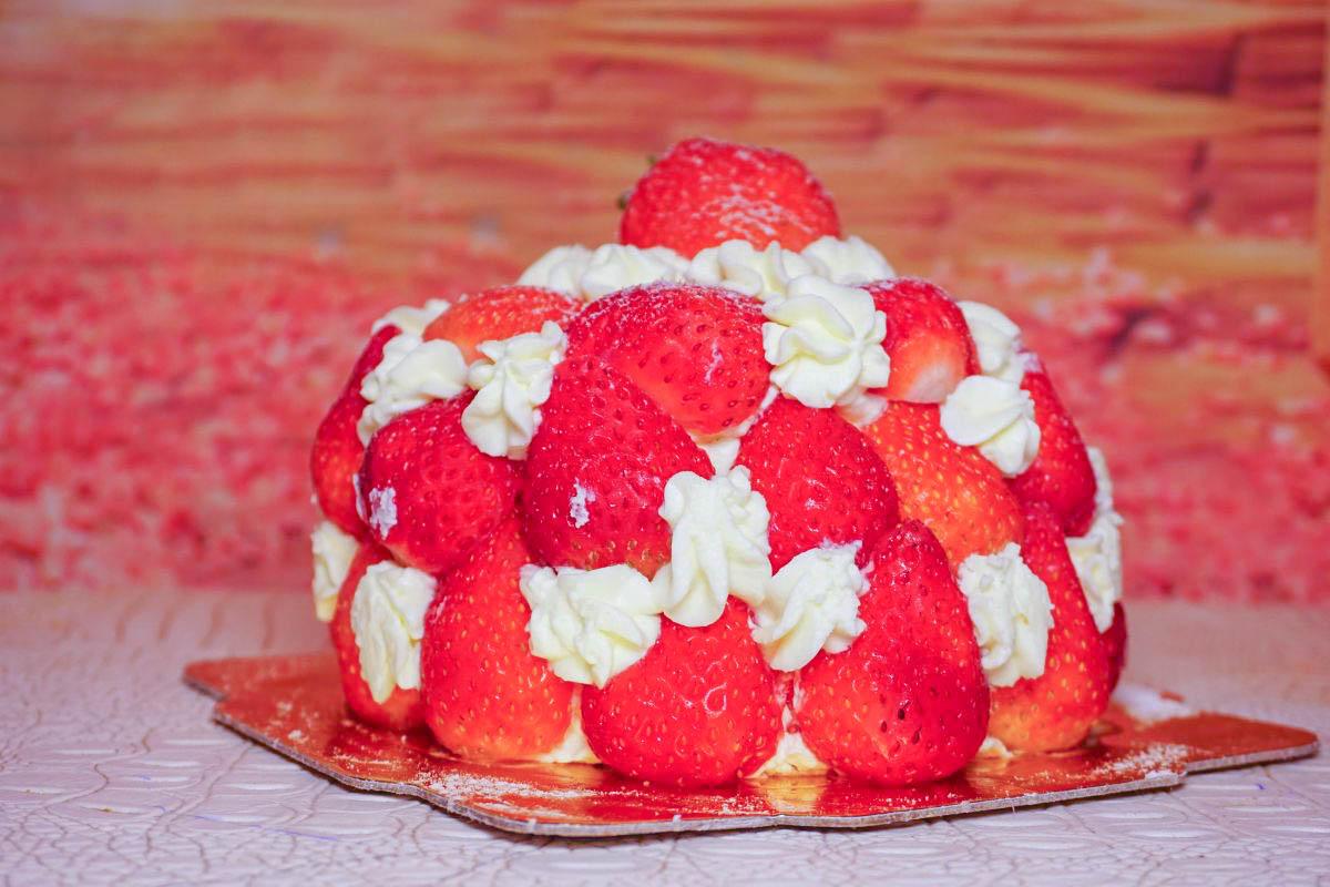 日月香蛋糕店 |新莊隱藏版草莓蛋糕店,傳說中的無死角草莓蛋糕,必買草莓泡芙只要35元