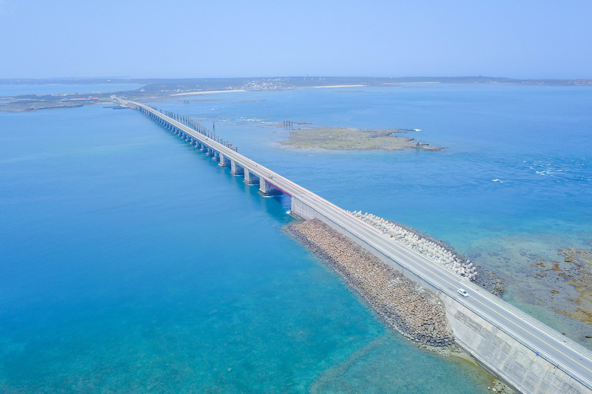 澎湖景點》澎湖跨海大橋～橫跨海上的大橋，白沙西嶼兩島之間全長2494公尺，舊橋就在旁邊