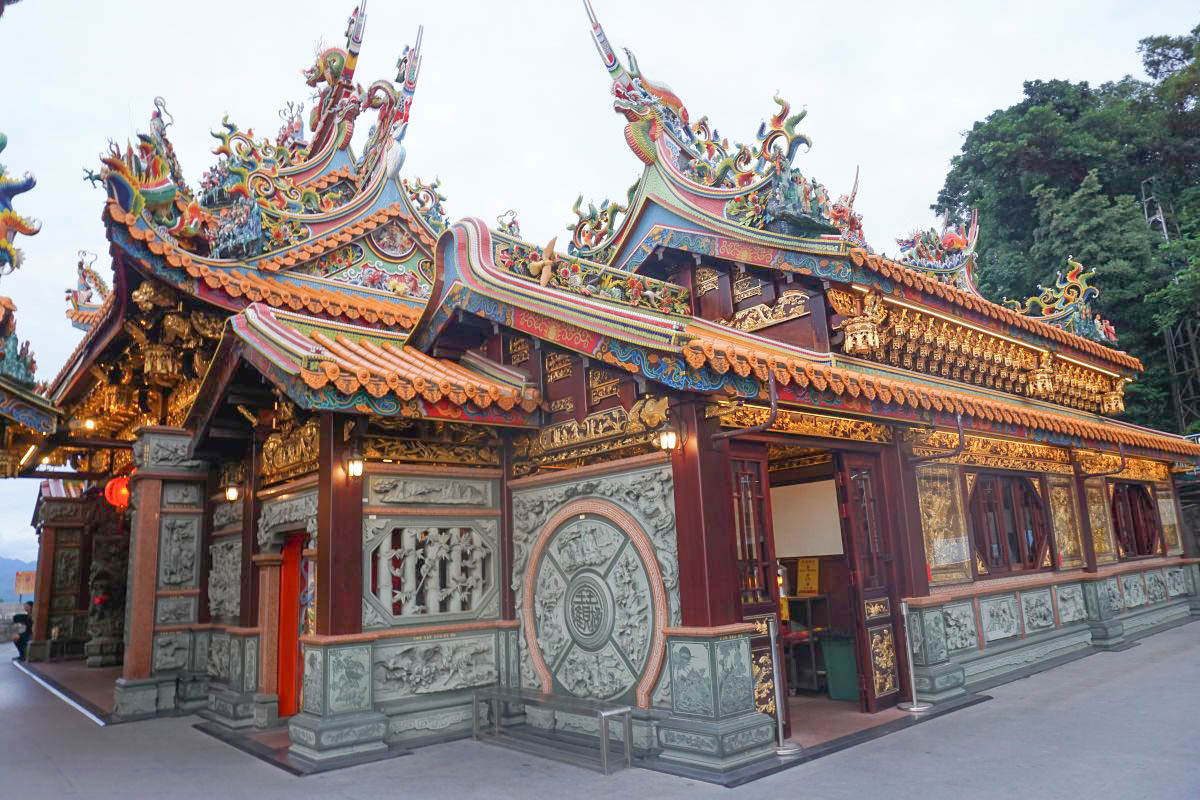 新北中和景點》中和烘爐地南山福德宮:只要三分鐘,101無敵夜景一次滿足,帶小朋友也可以輕鬆浪漫一下! @小腹婆大世界