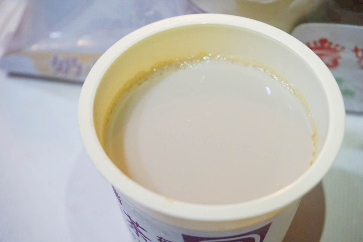 超商新品》奶茶控衝一波！義美奶茶烤布丁新上市～綿密烤布丁奶茶香氣，全省全家和義美都買的到，一整條優惠58元。