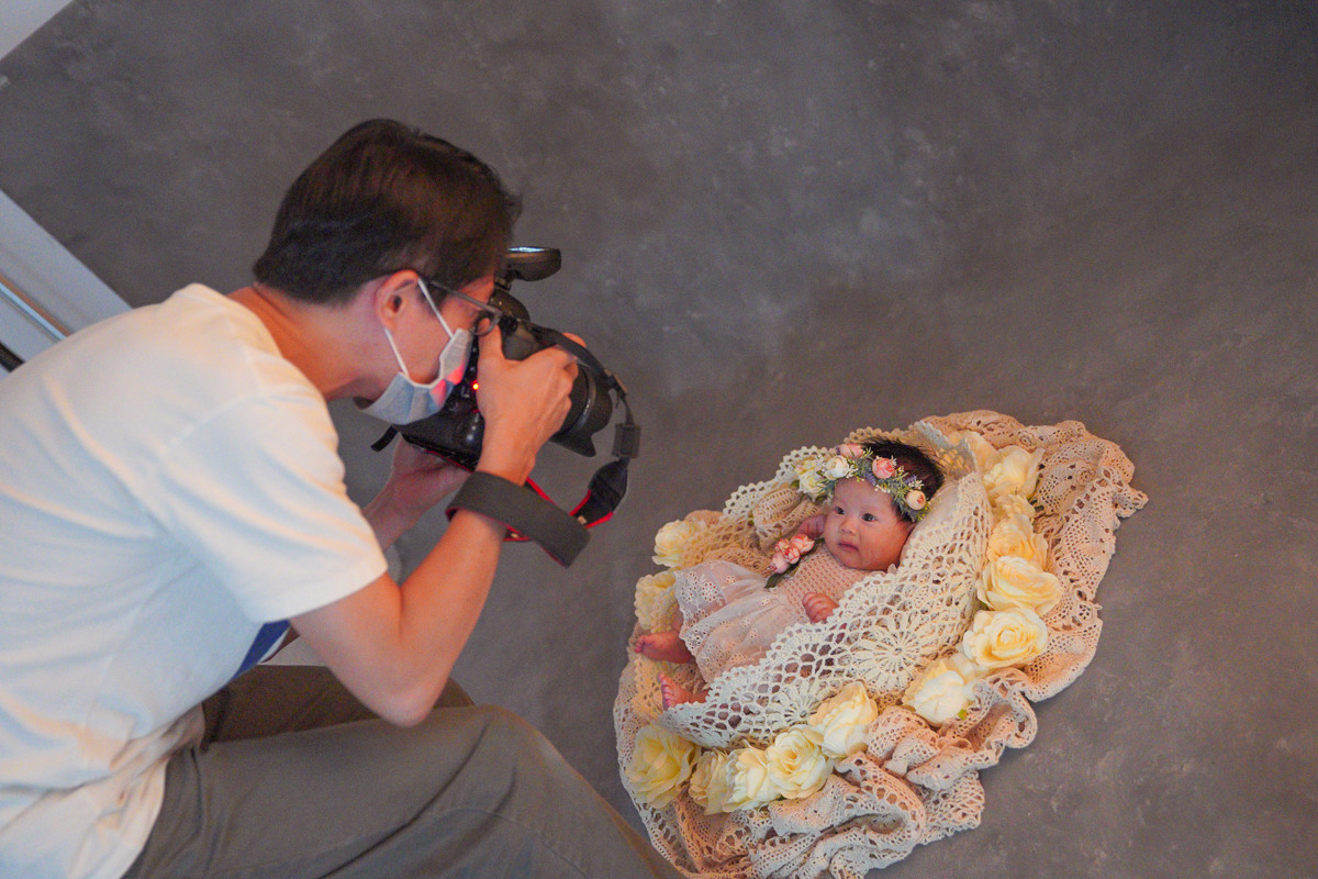 超可愛的嬰兒寫真開箱，超忙碌嬰兒拍照記錄(有影片)～胖達熊映像館．新生兒寶寶寫真，台北新北新生兒寫真拍照推薦～