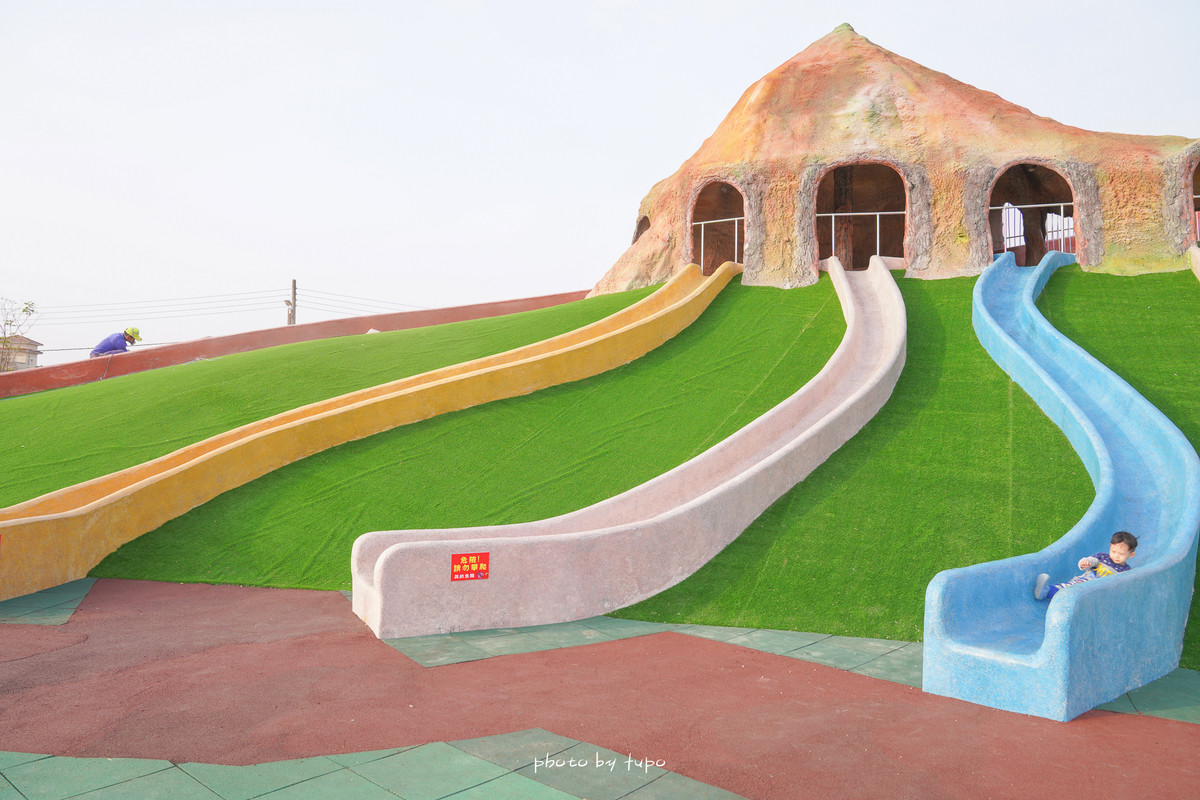 苗栗竹南景點》獅山親子公園-火炎山主題公園：火炎山溜滑梯、蘑菇屋、鳥巢鞦韆，玩沙玩水好好玩