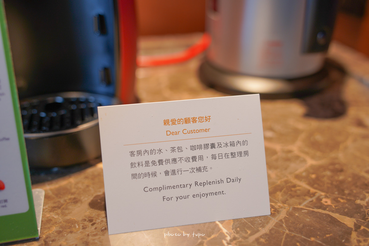 南港高鐵住宿推薦：六福萬怡酒店Courtyard Taipei，樓下就是商城，交通方便，豐富早餐buffet，叫外送也方便！