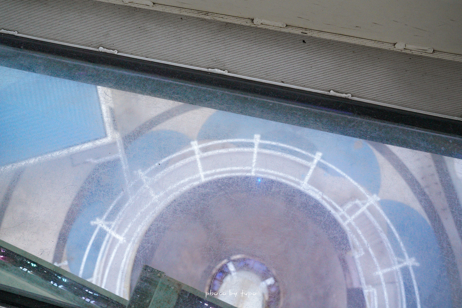 新北淡水景點》淡水情人塔，30樓高360度全視野景觀，山水海景一次滿足，透明座位絕佳賞景情侶約會必遊景點！