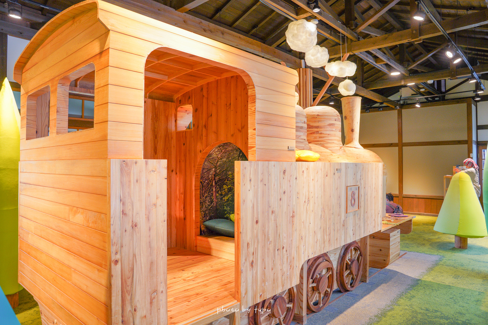 宜蘭新景點》最新森林火車主題館～林場kids扣屋，線上預約，免費參觀、室內冷氣、大樹葉遊戲區、來去火車裡探險囉！
