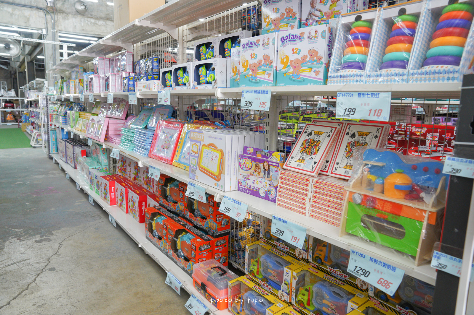鹿港花鹿鹿玩具倉庫 |佔地超過200坪，萬件玩具的玩具工廠，聖誕節交換禮物，好停車又好買！