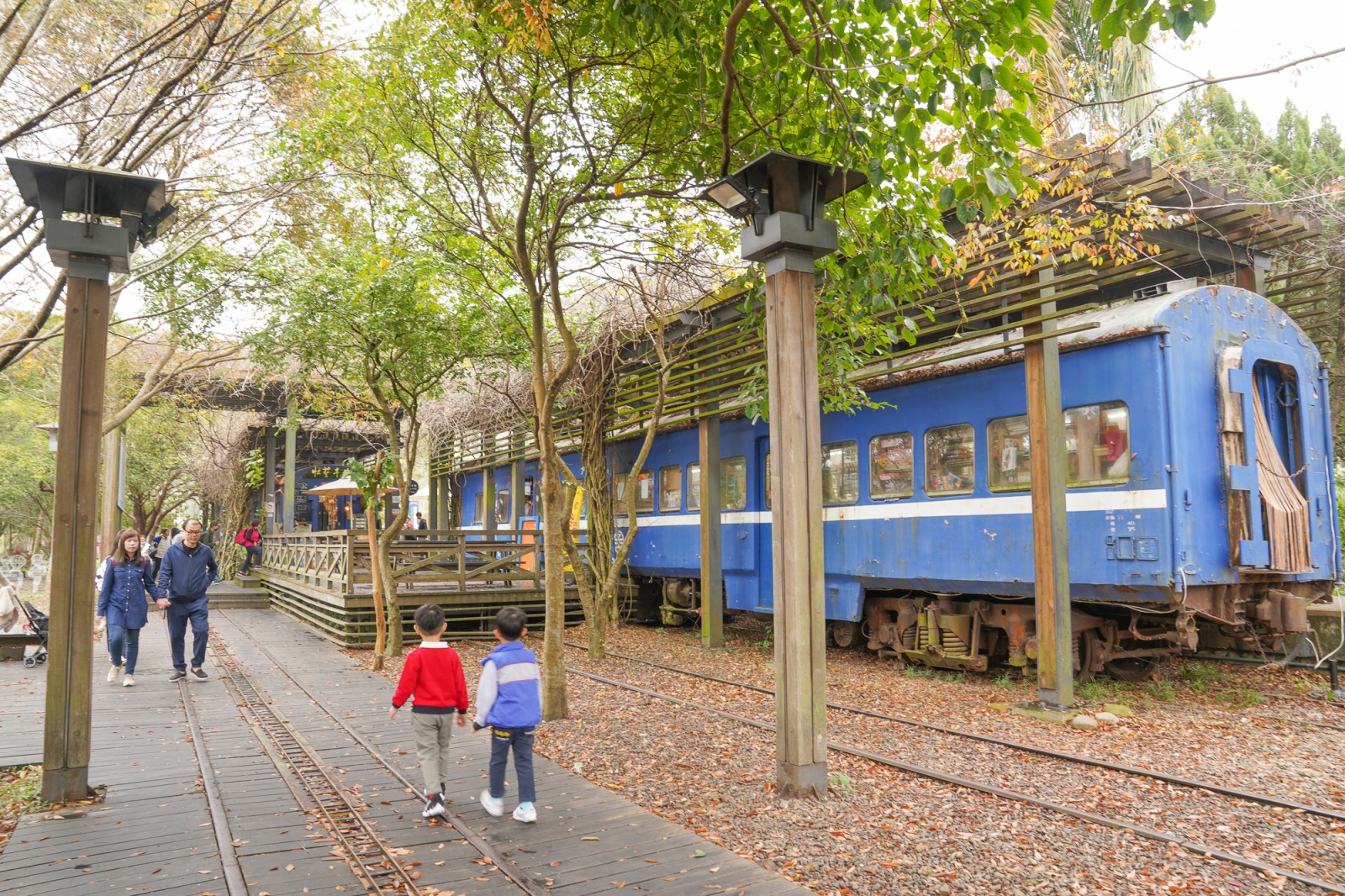 新竹景點》內灣合興車站:在鐵道遇上愛,復古車站,藍皮普快列車,愛情溜滑梯,好拍照的免費景點