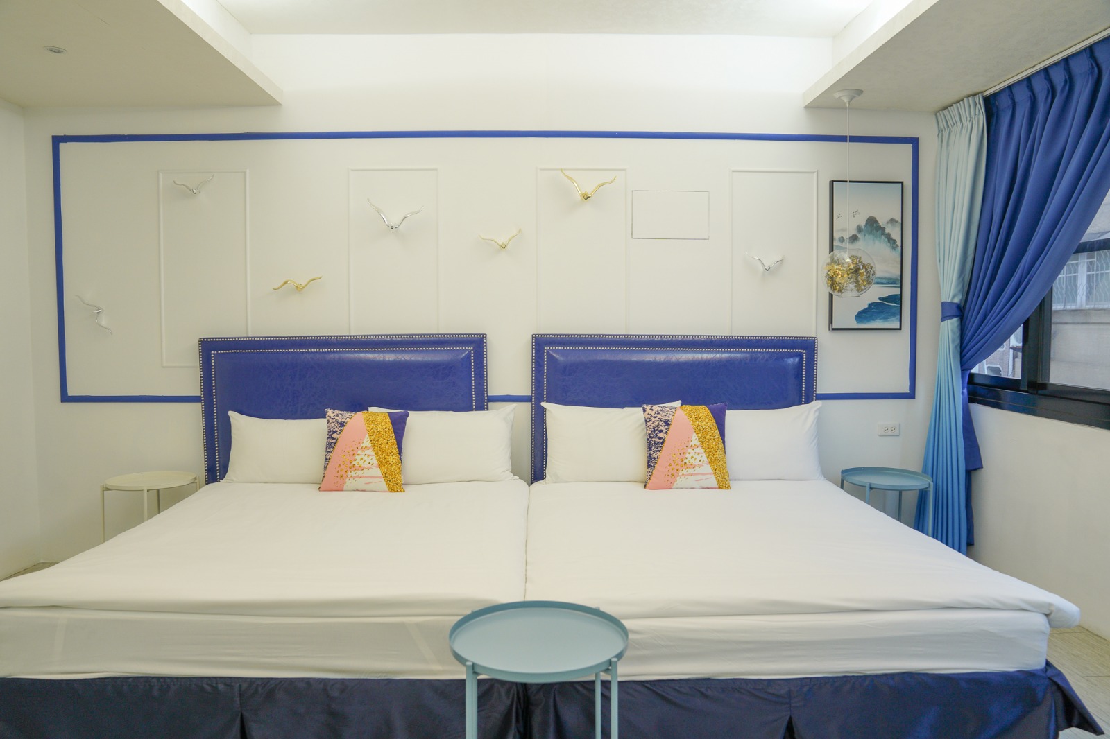 南投竹山住宿 知竹常樂主題民宿 竹山鎮中心哈利波特交誼廳 房間乾淨還有大浴室 提供腳踏車和可愛的小朋友拖鞋 小腹婆大世界