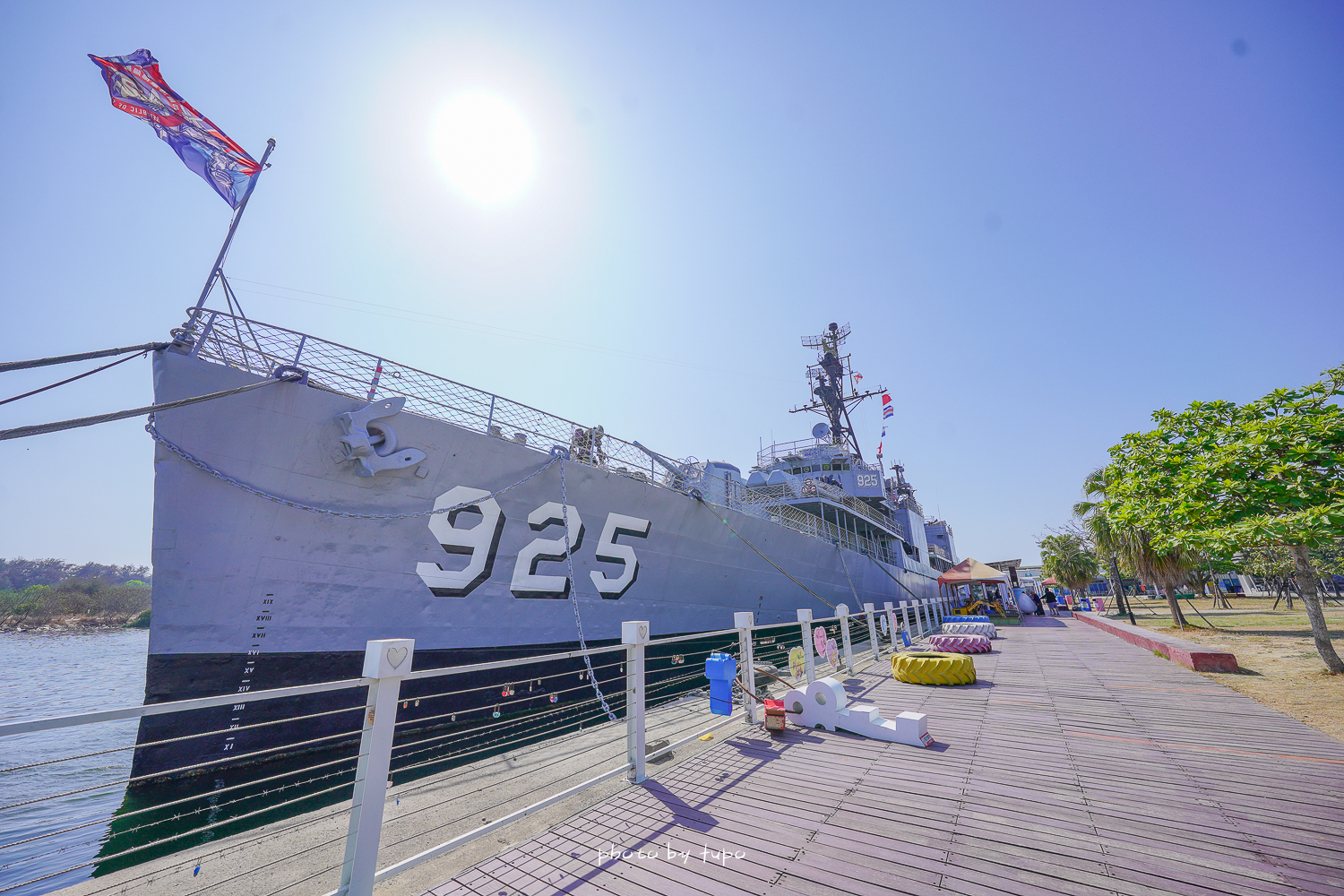 安平景點》全台唯一軍艦博物館～安平定情碼頭.德陽艦園區，海上軍艦咖啡廳，有觸摸池還可以看鯊魚～