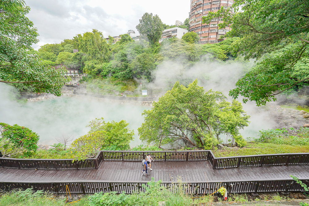 台北景點》北投地熱谷公園，免費開放參觀，大自然天然的蒸氣Spa，暖呼呼超像在仙境