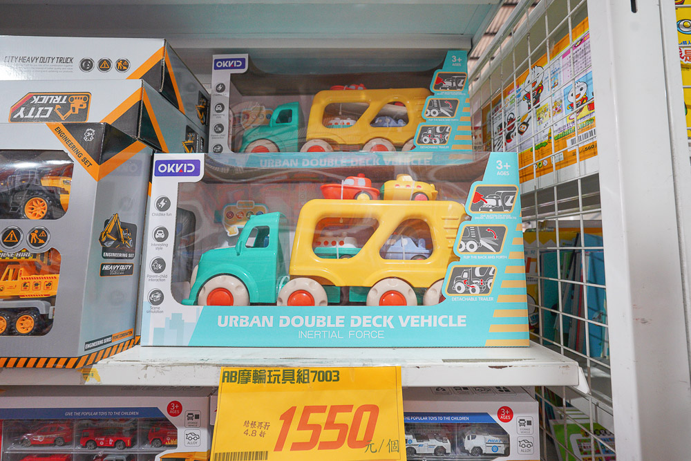 大甲玩具批發》佳昇玩具批發：300坪超大玩具批發專賣店，不用會費就可以享有玩具批發價，交換禮物推薦！
