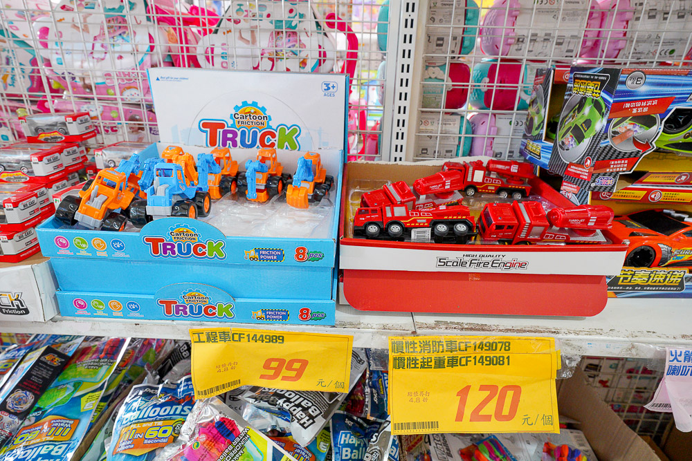 大甲玩具批發》佳昇玩具批發：300坪超大玩具批發專賣店，不用會費就可以享有玩具批發價，交換禮物推薦！