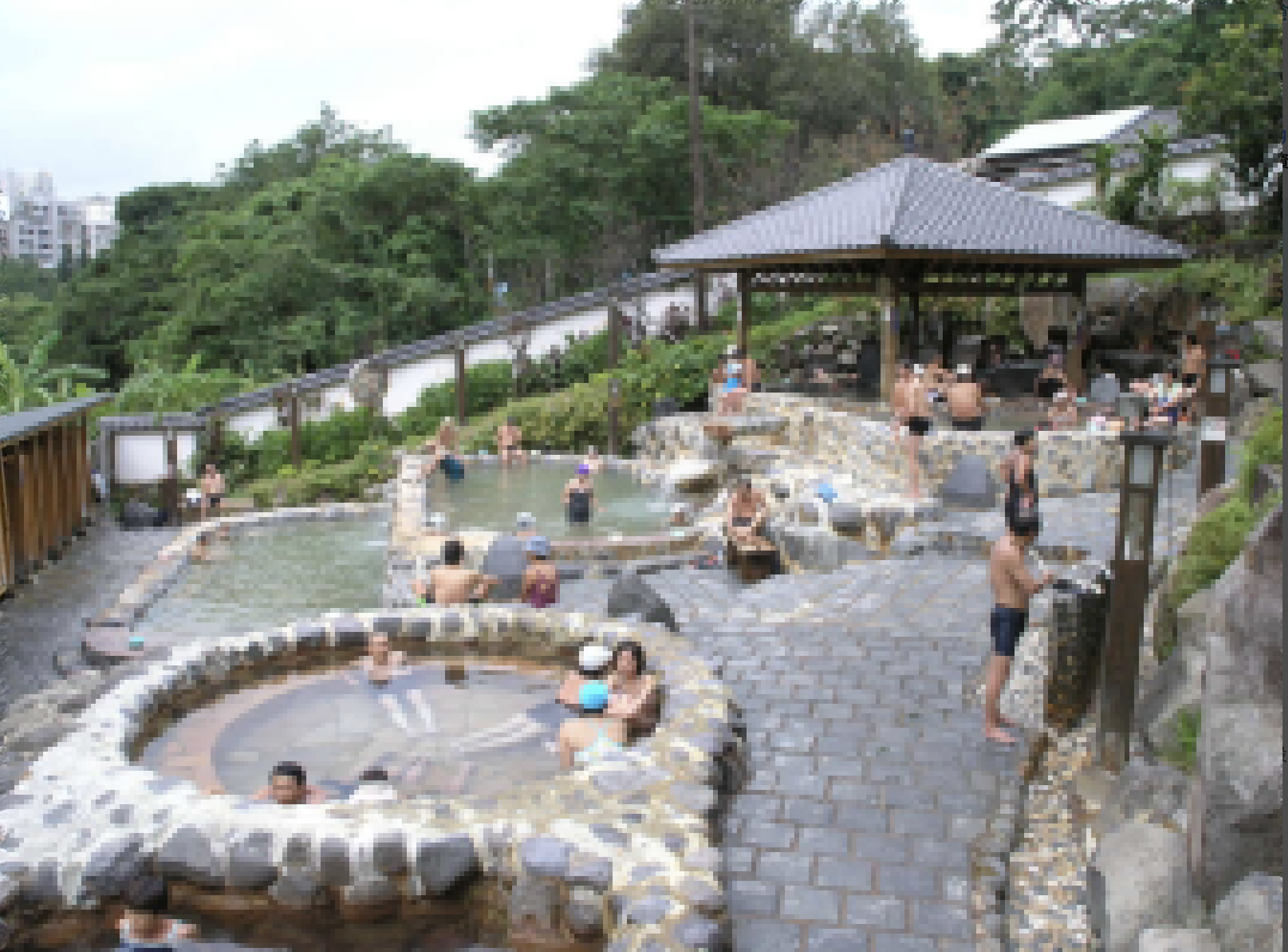 台北景點》北投公園親水公園露天溫泉，銅板價就可以泡湯，每天六個場次