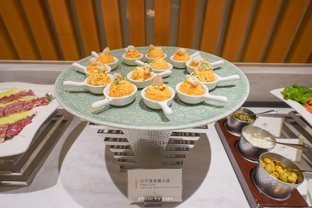 宜蘭吃到飽》礁溪老爺酒店雲天自助餐廳，晚餐菜色紀錄：現煎牛排、生魚片、氮氣咖啡還有現烤糰子。