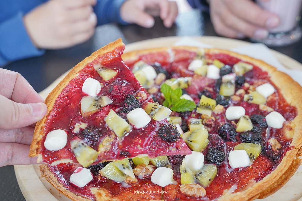 台北景點》莓圃休閒農園，超美的森林系餐廳，可以採草莓還有好吃的草莓披薩，建議先電話確認