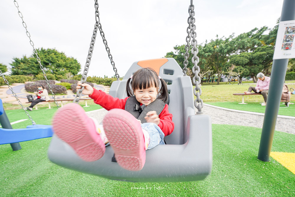 台北景點》台北新生公園，地球旅行遊戲場，二層樓飛機塔台溜滑梯，玩耍還可以看飛機