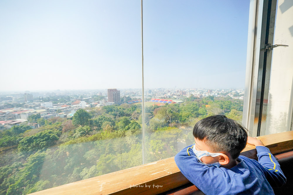 嘉義景點》嘉義公園射日塔，隱身市區的環景景觀咖啡廳，超刺激透明步道