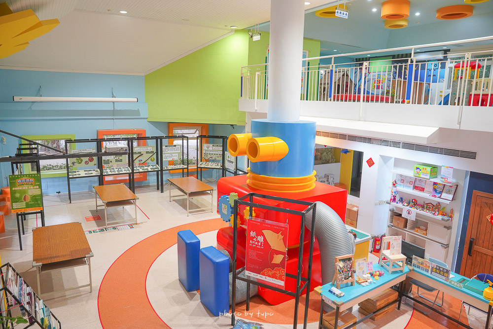 雲林斗六景點》雲林官邸兒童館，巨大機器人，免費玩具室內遊戲區圖書館