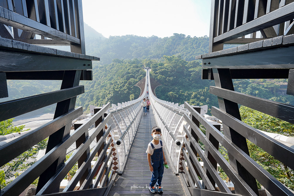 屏東三地門》山川琉璃吊橋：低難度免爬山，絕佳河谷景致的微笑吊橋，老人小孩都輕鬆駕馭！