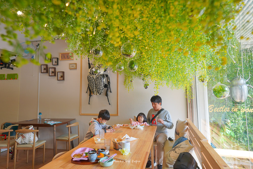 台北新景點》甲蟲秘境親子餐廳，全台唯一甲蟲主題親子餐廳，必點甲蟲鬆餅、有趣的甲蟲課！