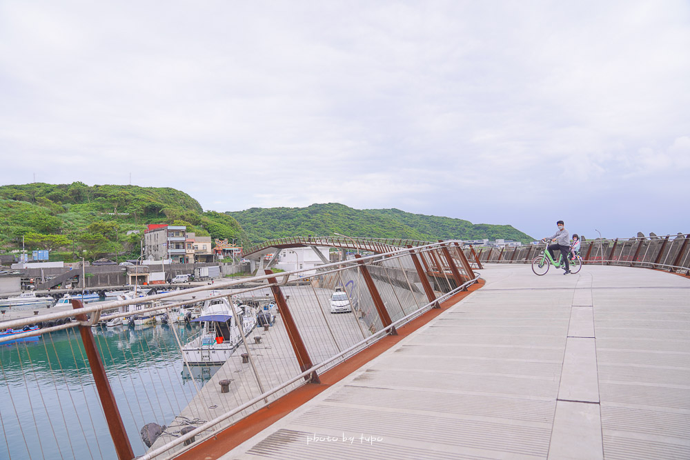 基隆景點》望海巷跨海景觀橋怎麼玩?走路就可以到的360度無敵海景,親子玩樂攻略