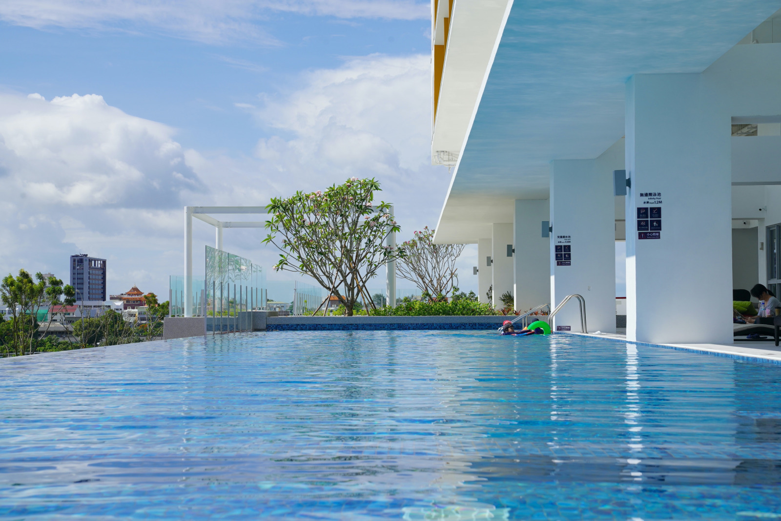 台南最新住宿》安平福爾摩沙遊艇酒店，台灣唯一有遊艇碼頭酒店，超美無邊際泳池