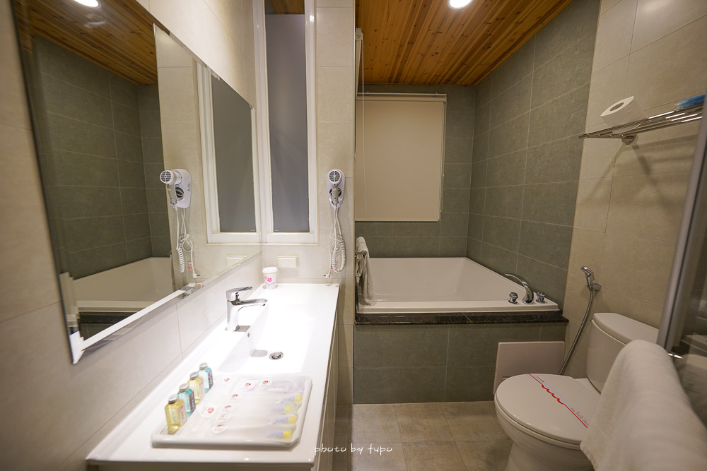 屏東萬丹住宿》初走西環、紅逗行旅，最新文青風格旅宿，房間內就有超大浴缸