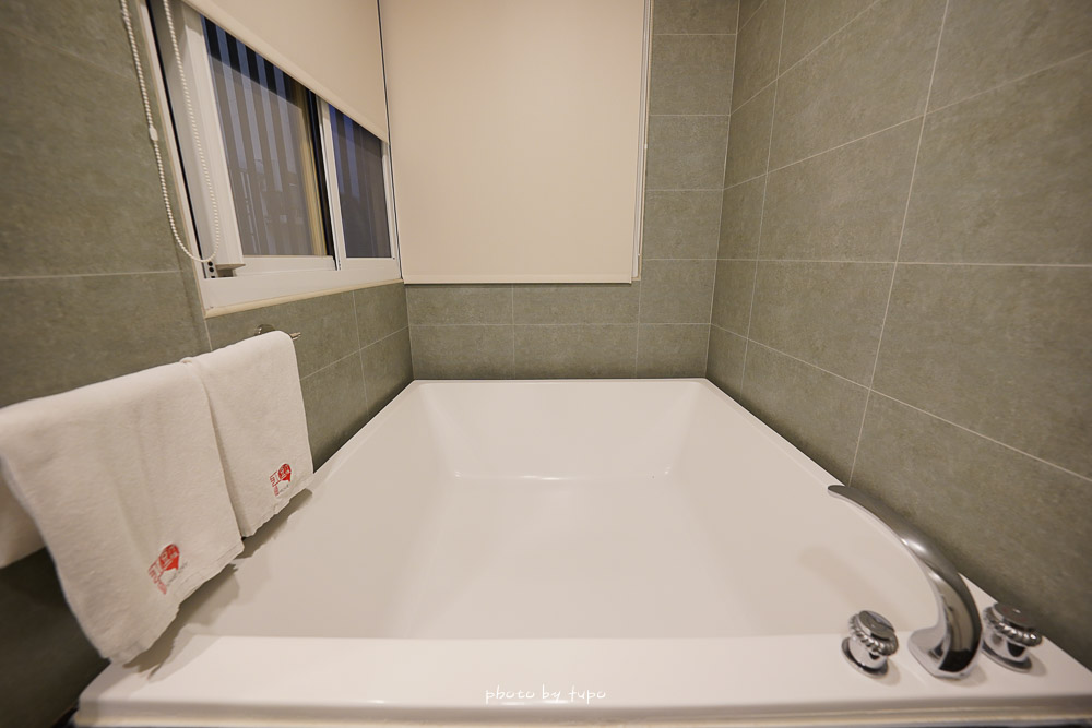 屏東萬丹住宿》初走西環、紅逗行旅，最新文青風格旅宿，房間內就有超大浴缸