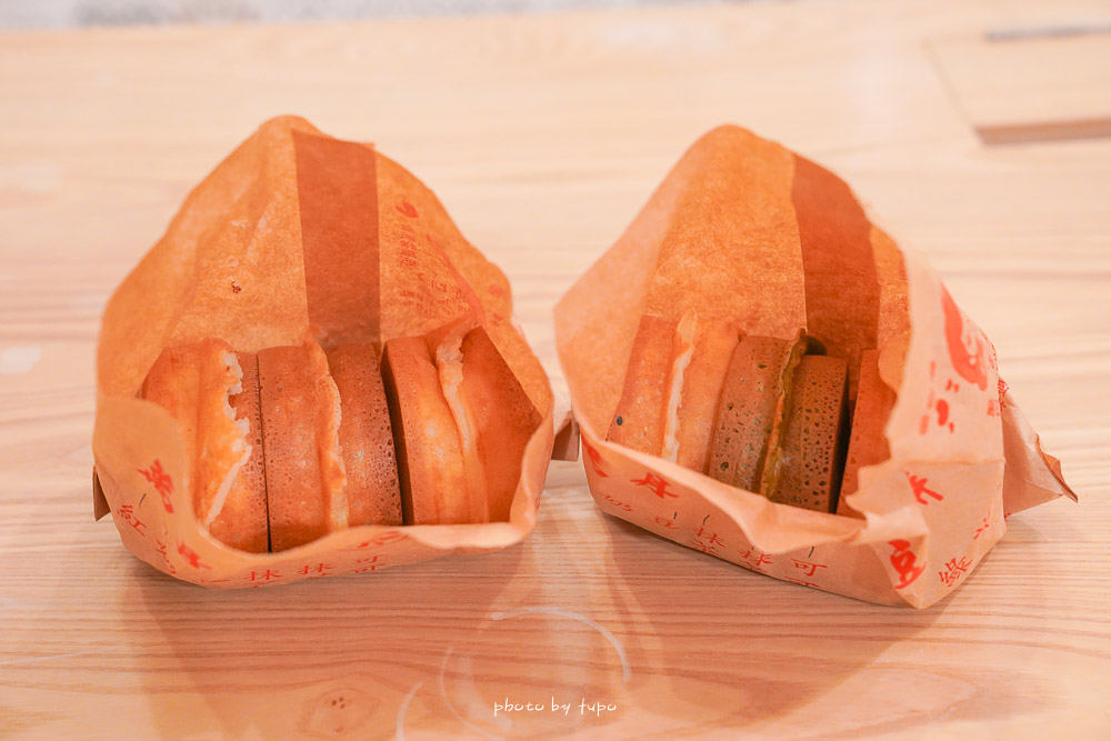 屏東萬丹美食》萬丹紅紅豆餅，擁有脆皮外衣的紅豆餅，回家用烤箱回烤也很酥