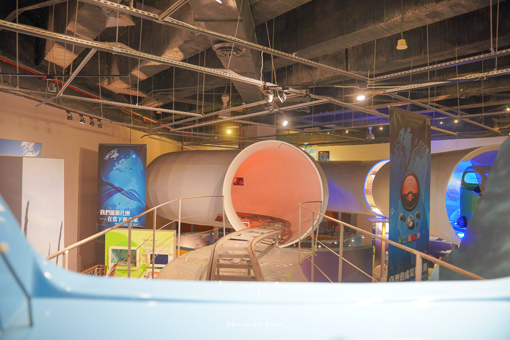 高雄科工館B1F》氣候變遷展示廳，要挑戰5個關卡才能去騎超酷空中軌道車