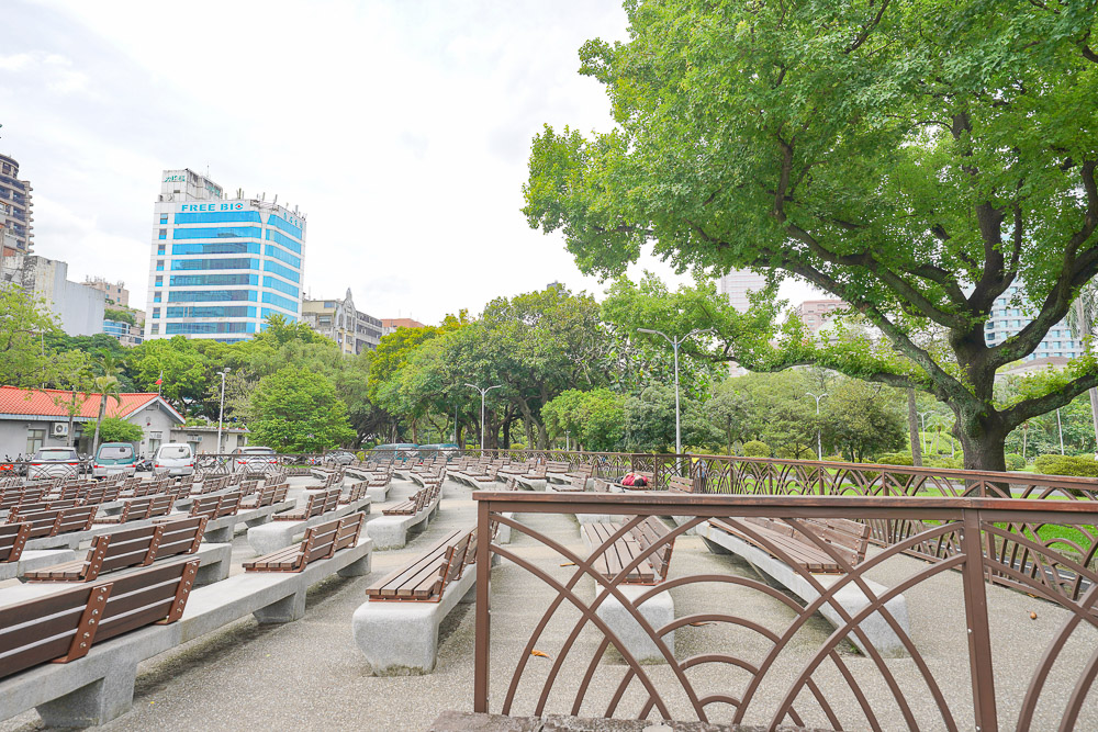 台北景點》228和平公園歷史巡禮，二二八和平紀念碑、二二八紀念館、兒童遊戲區
