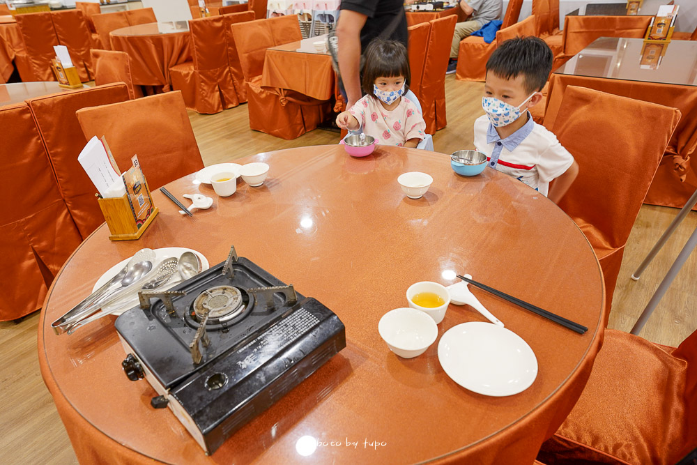 台中谷關美食》松饕樓餐廳，谷關統一度假村隱藏版創意餐廳，麵包裡有雞創意料理