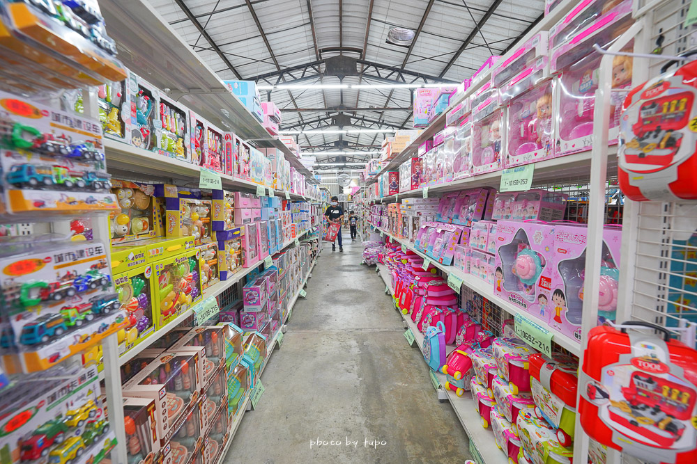 台中豐原景點》轟丸玩具會社，萬件玩具的玩具工廠，夏日玩水玩具交換禮物生日禮物一次買齊