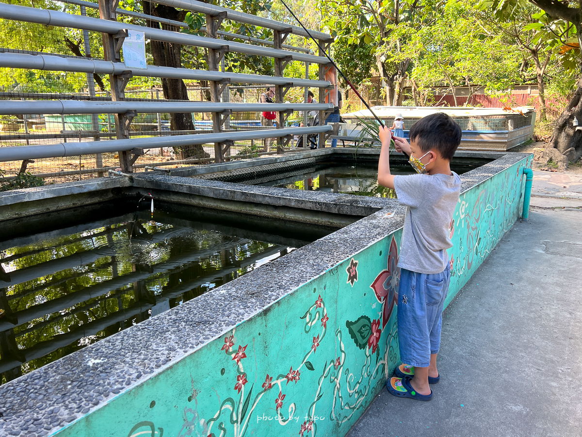 花蓮親子景點》華東牧場必吃烤魚烤雞，有小型動物園還有兒童釣魚