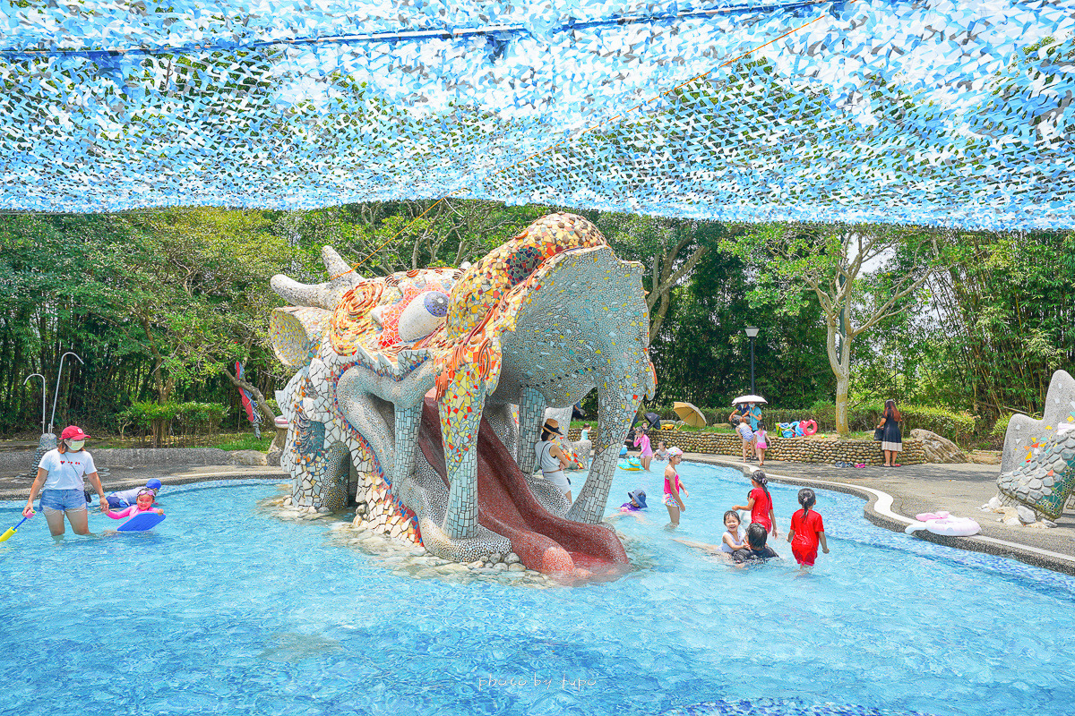 桃園玩水景點》龍潭大池兒童戲水池,大龍頭水中溜滑梯,開放玩水活動時間@小腹婆大世界