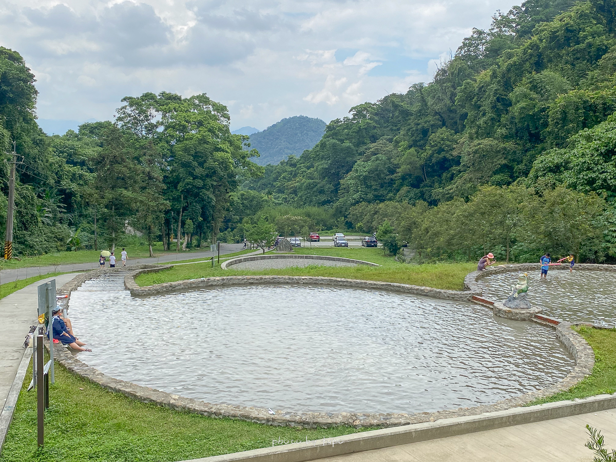 南投埔里【能高親水公園】超沁涼的8字型戲水池，孩子最愛的玩水玩石頭一次滿足