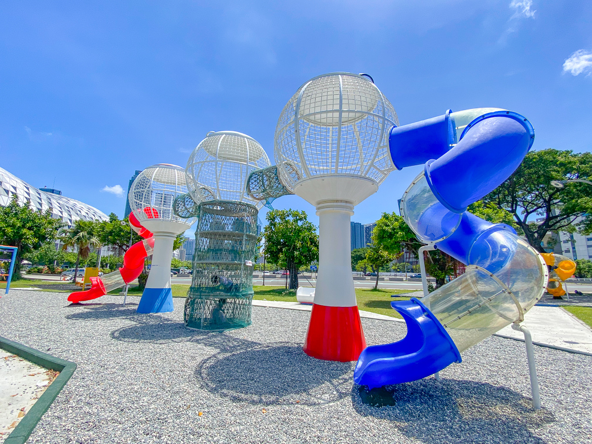 高雄超狂特色公園》中油海洋天堂公園，高雄港最新海景大型共融公園，六大主題17項設施小朋友玩翻