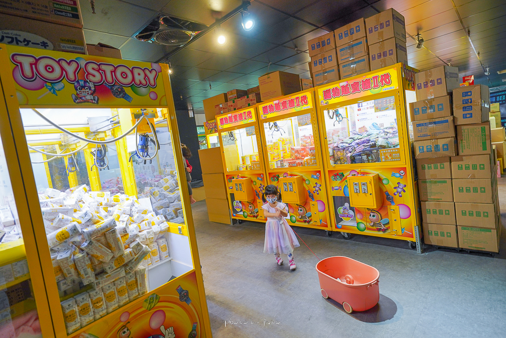 雲林北港景點》夾子園北港旗艦店，超狂娃娃機主題遊樂園，幫擺位，有停車場還可以住宿