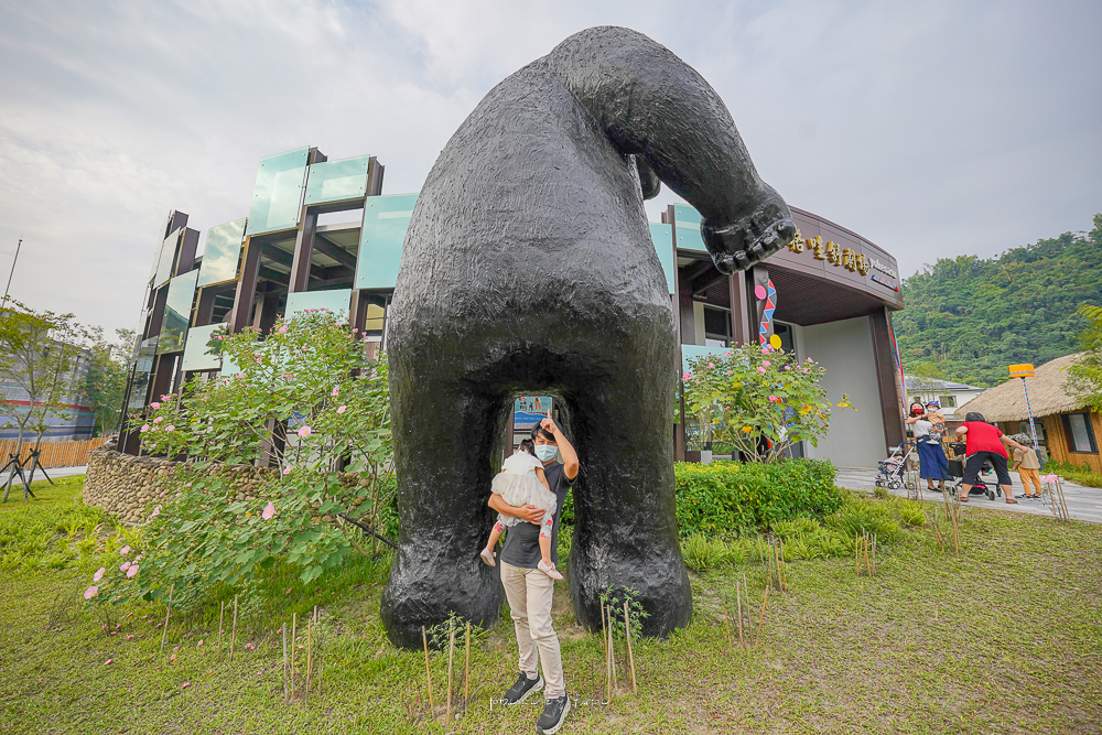 嘉義景點【鄒族逐鹿文創園區】阿里山山腳下第一站,六米高巨型黑熊,山豬,還可以逛市集