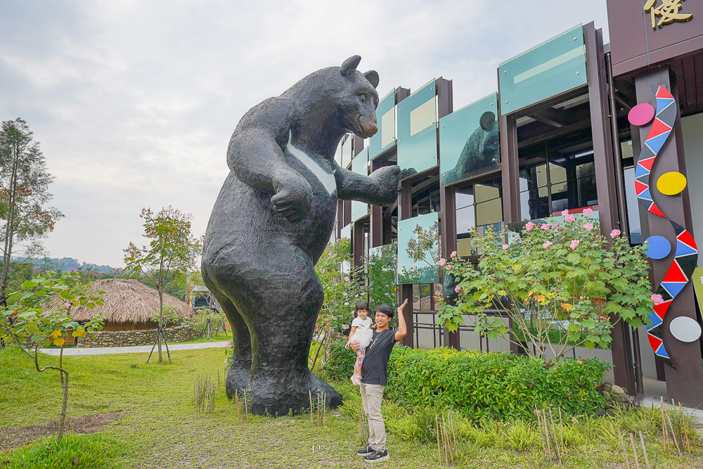 嘉義景點【鄒族逐鹿文創園區】阿里山山腳下第一站,六米高巨型黑熊,山豬,還可以逛市集