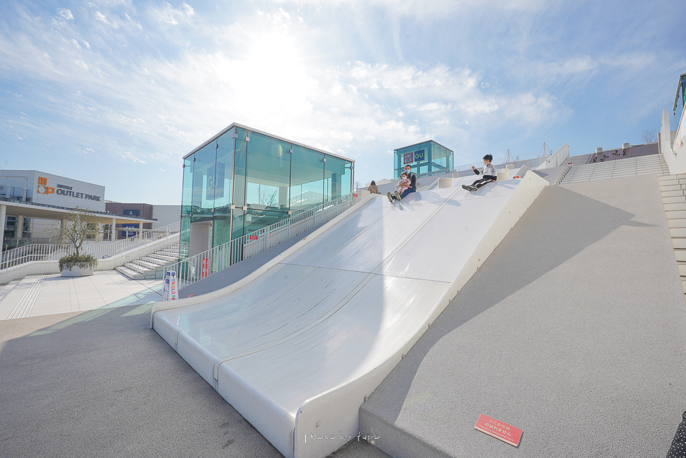 日本橫濱景點》UNIQLO PARK，海景第一排全球首座UNIQLO公園，直接在屋頂上玩溜滑梯 @小腹婆大世界